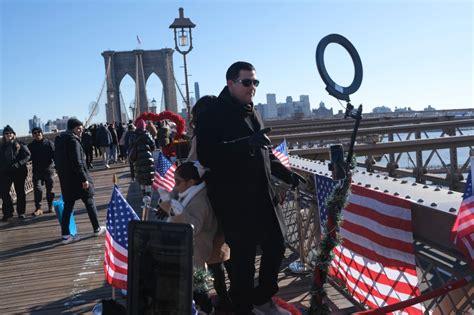 New NYC rule bans souvenir sellers from Brooklyn Bridge